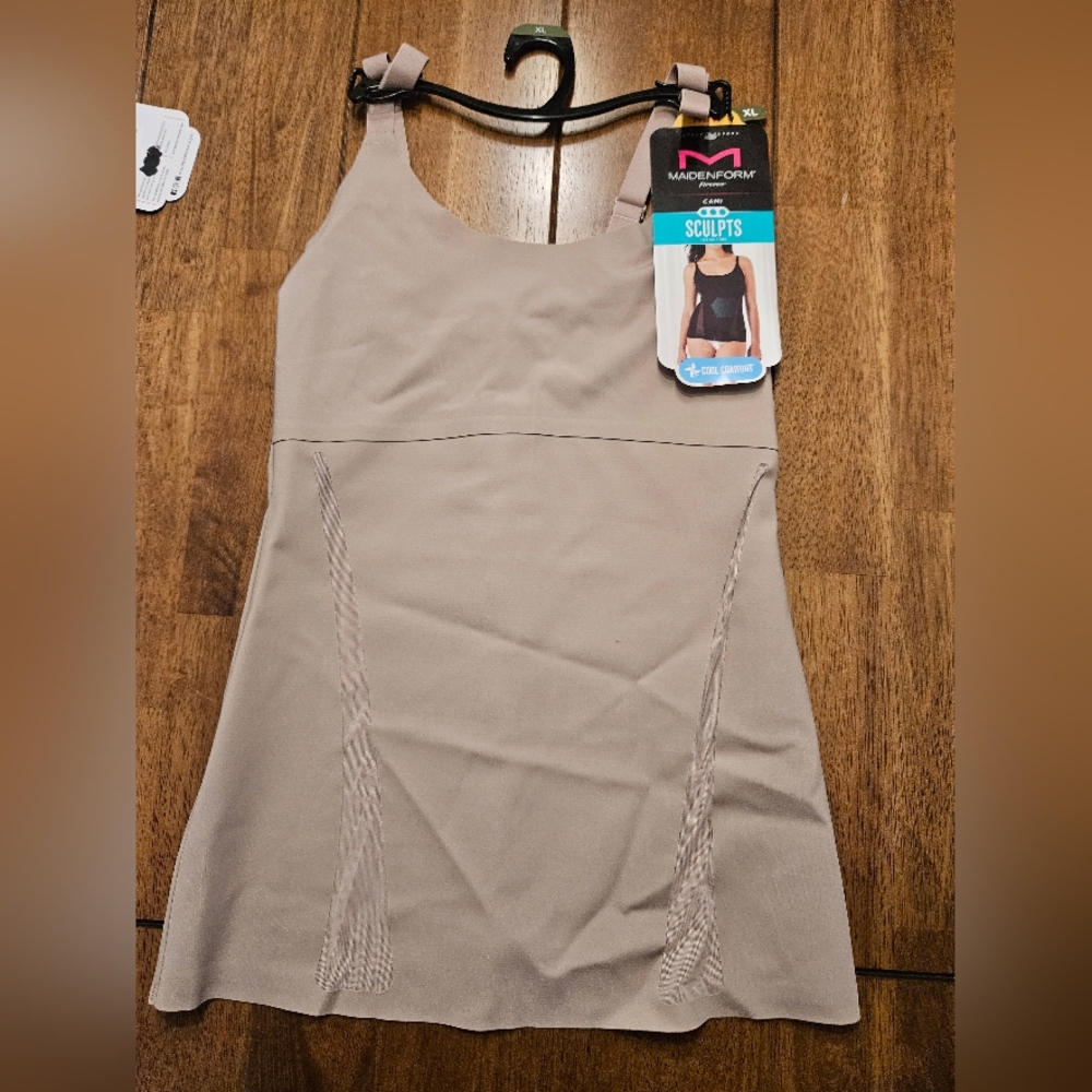 ✨️NWT✨️Maidenform Nude Sculpting Shapewear Tank- XL